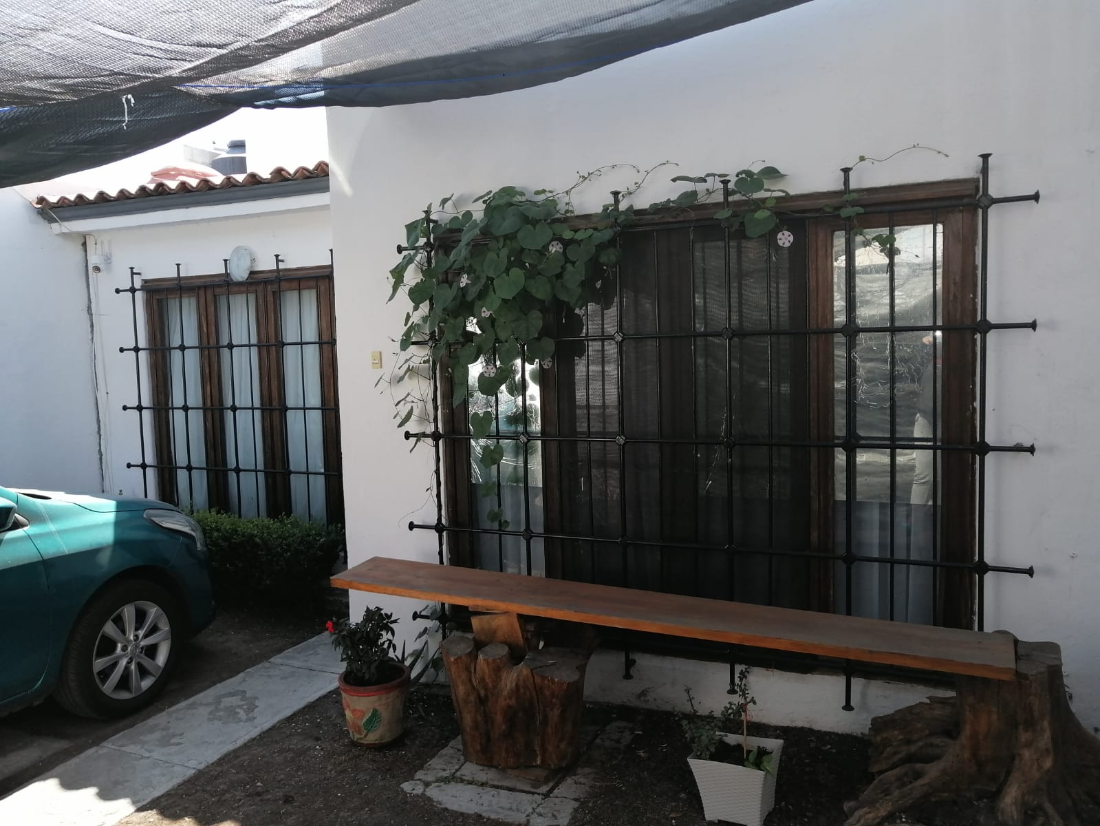 Casa bien ubicada Mariano Matamoros 33, La Cima, cerca de Bernardo Quintana y del Tec de Monterrey. Dos recámaras con clóset, sala-comedor, cocina integral, patio de servicio, 1 baño completo, 1 cajón de estacionamiento